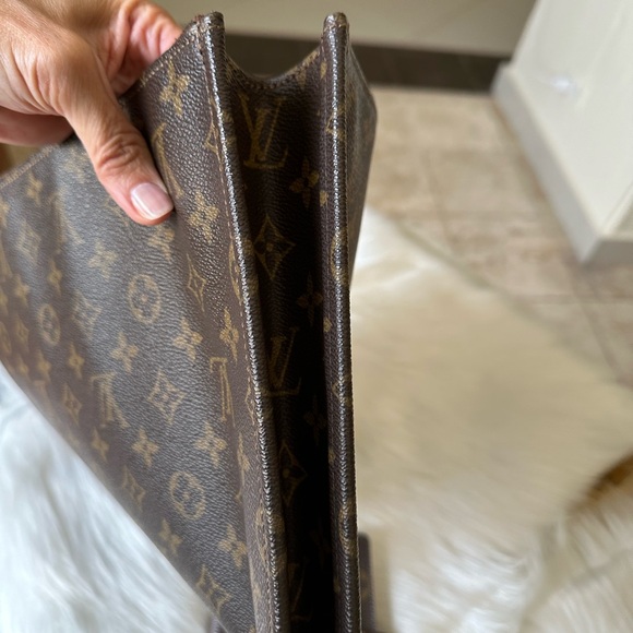 Louis Vuitton Clutch - Picture 6 of 7